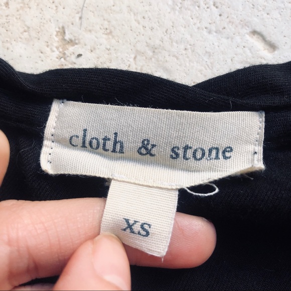 Cloth & Stone Black V-Neck Tee - Picture 4 of 6